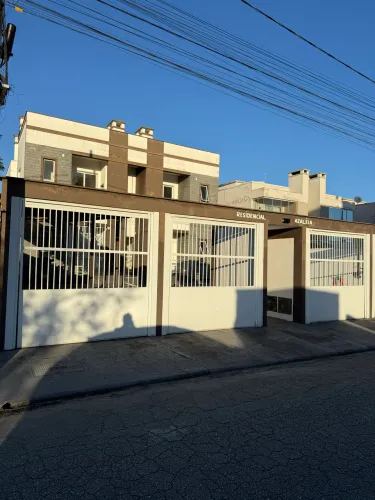Apartamento bem localizado no Aririu 