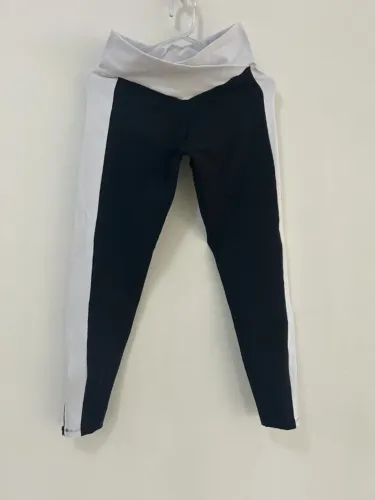 Calça legging preta e branca