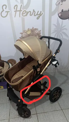 Carrinho de bebê. Não tem bb conforto 