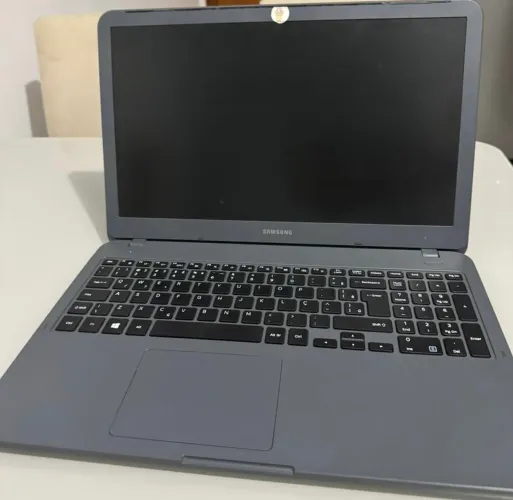 Notebook Samsung Essentials E20