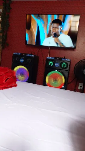 Vende se 2 caixa de som Philips e 1 tv de 43 polegadas Aoc