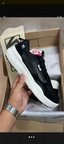 Tênis Vans Ultrarange neo Vr3, cor preto com sola branca, tamanho 40