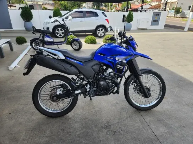 XTZ 250 Lander ABS Flex de 2ª dona, baixa km e pneus novos