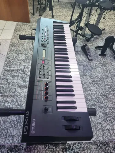 Teclado Yamaha MX61 V2