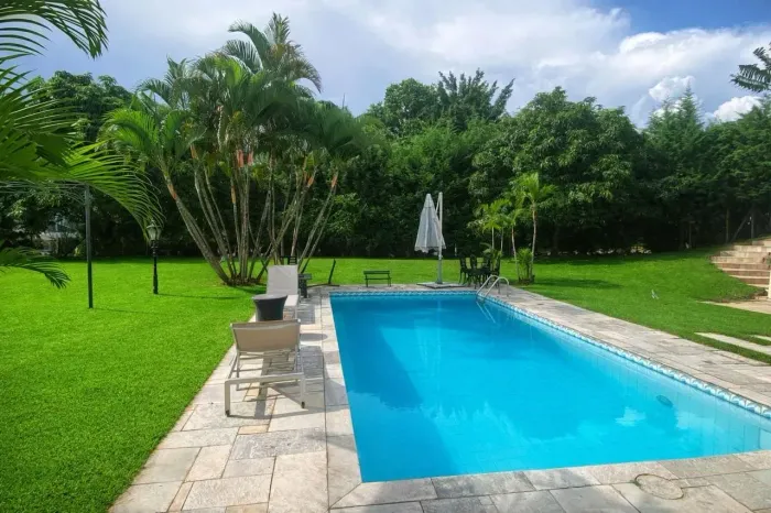 Imóvel para venda conta 520 m2 de construção em 1020 m² de terreno e 18 vagas de garagem