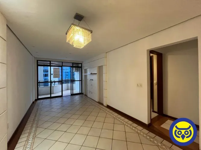 Apartamento para locação no Centro de Florianópolis  2 dormitórios, suíte com closet e 1 v