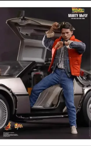 Hot toys Marty Mcfly Diretamente de 1985 para a sua estante!