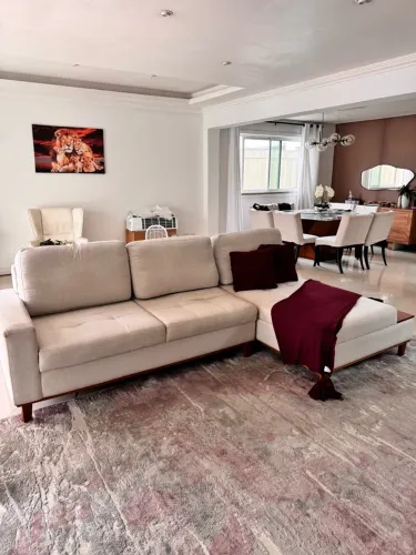 Sofá muito elegante com chayse 2,90M