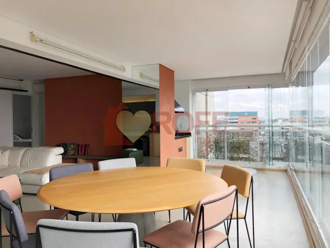 Apartamento de 105 m² com depósito, 2 suítes e 2 vagas à venda em Pinheiros. Andar alto. P