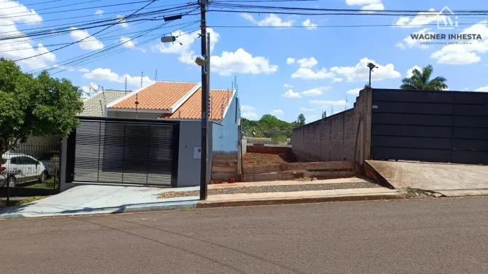 Meio Terreno DESMEMBRADO com 192m² à venda em Maringá, PR