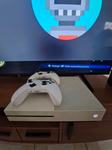 Vendo Xbox one s com 1 controle originai