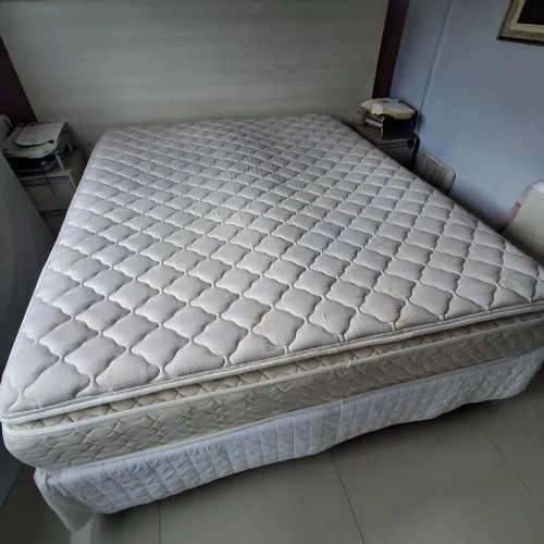 Cama Queen (base + colchão)
