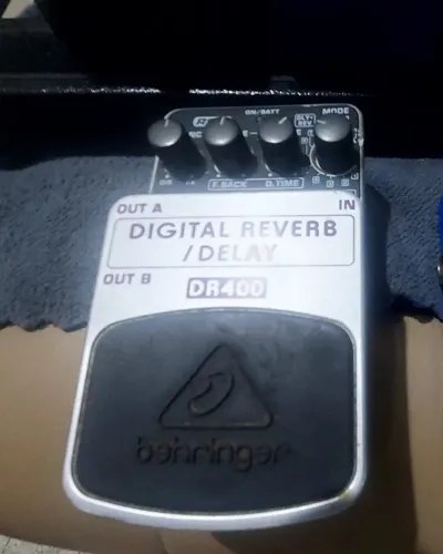 Pedal guitarra baixo Digital Reverb / Delay DR400 - Behringer