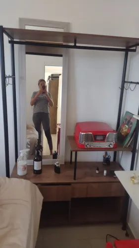Vendo um cabideiro ferro 