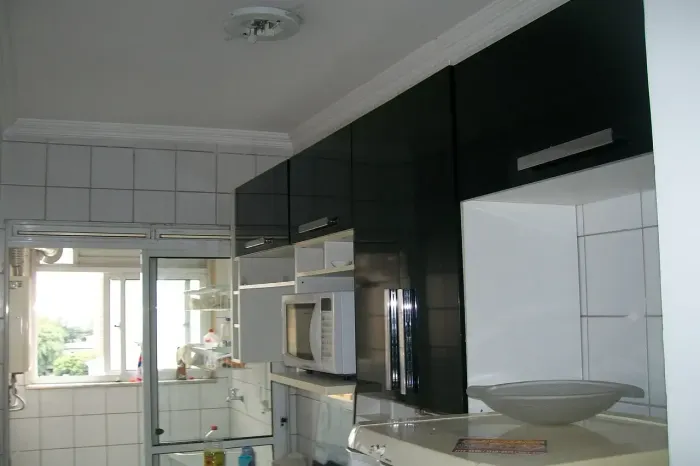 Mobiliado para locação possui 62m2, com 2 dormitórios, 1 suíte, 2 vagas e com lazer comple