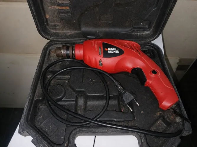 Vende-se Furadeira Black & Decker