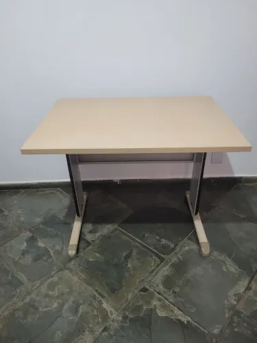 Vende se escrivaninha