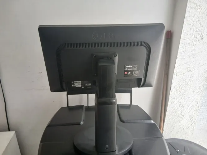 Monitor LG 18.5 p com entrada vga