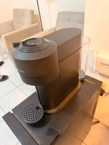 Cafeteira nespresso vertuo preta