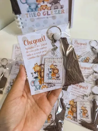 Chaveiro acrílico com card e tassel 15 unidades <br>R$: acima de 15: 45,00
