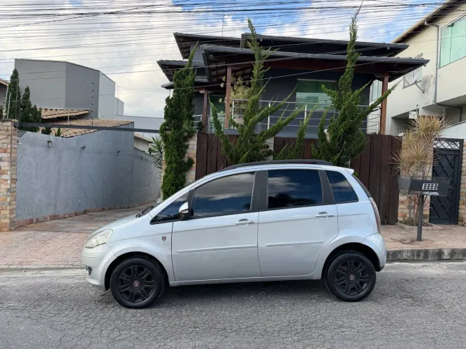 Fiat Idea Attractive 1.4 Fire Flex 8V 5P 2012
