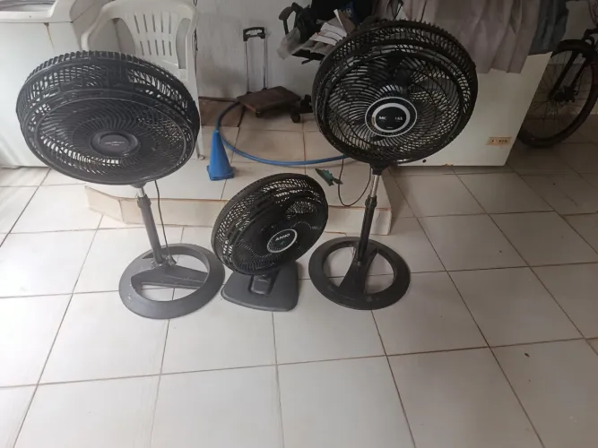Vendo ventiladores com defeitos.