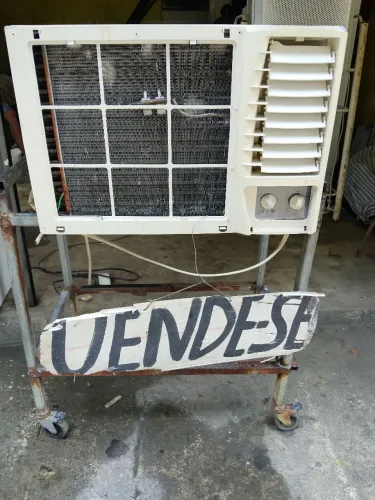 Vendo ou troco este ar de janela de 12