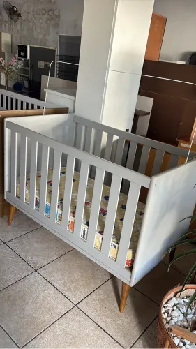 Berço com colchão 