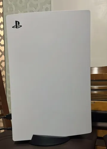 Ps5 usado com dois controles, sem a caixa e cabos