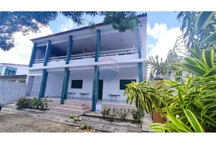 Excelente Casa mobiliada, com 04 suites para Locação na principal Avenida da Praia de Ense
