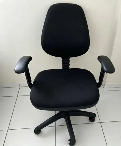 PVende se uma cadeira de escritorio