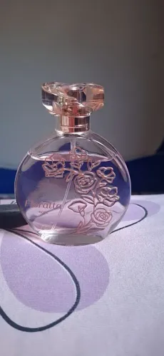 Vende 2 Perfumes .