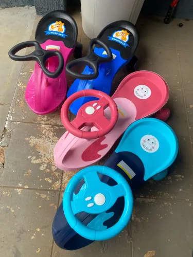 Gira gira infantil rosa led na rodinha novo