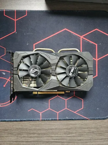 Placa de vídeo RX 560 4GB GDDR5 - Defeito para manutenção ou retirada de peças