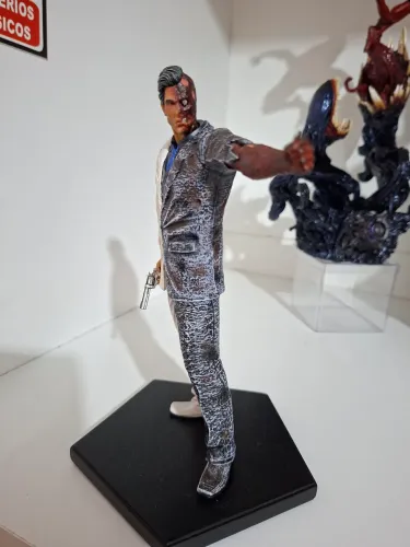 Duas caras Iron studios 1/10