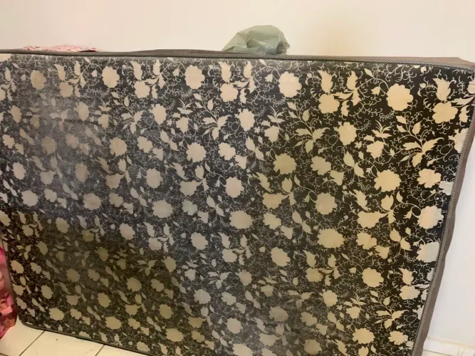 Vendo base cama de casal para hoje