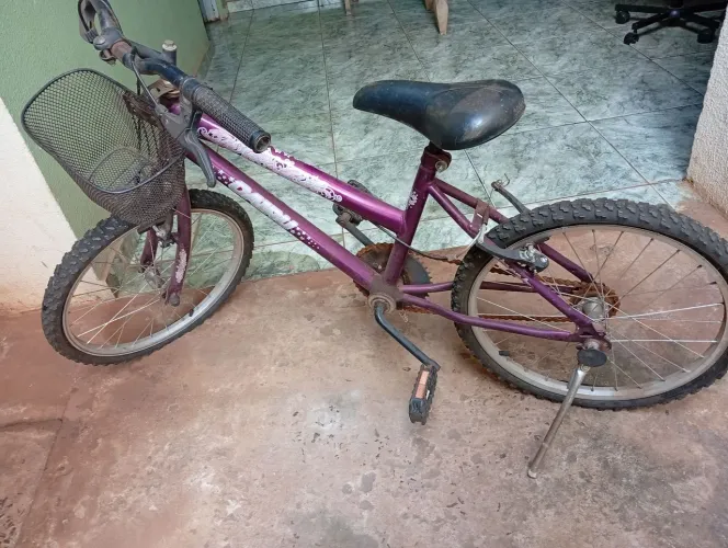 Vendo bicicletas usadas, aros 20 e 24. Ambas por 400,00.