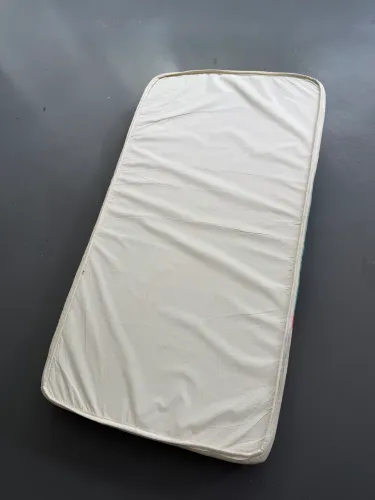 Colchão (80cm x 40cm)