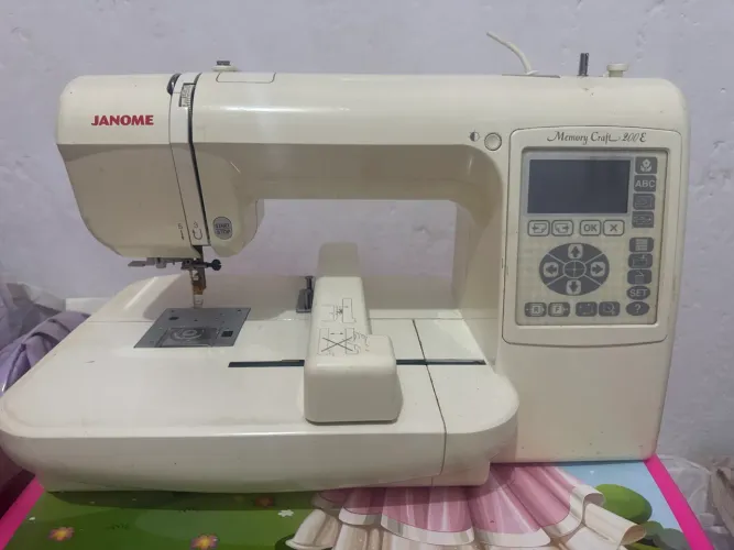 Máquina de bordar janome