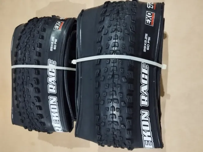 Par de pneus maxxis Rekon Race exo tr 2.25 aro 29 mtb 