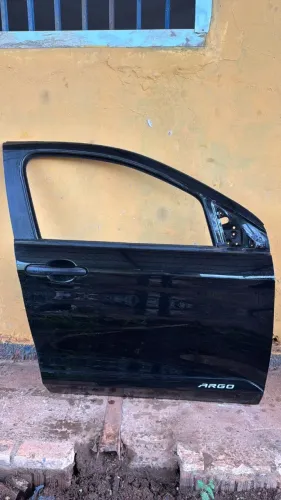 PORTA DIANTEIRA DIREITA FIAT ARGO 
