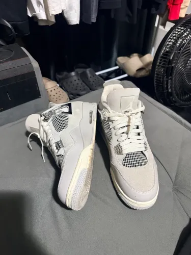 JORDAN 4 FROZEN MOMENTS