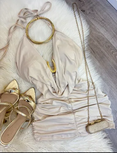 Elegância e estilo em um só look! ?<br>Realce sua beleza com este vestido feminino incrível,