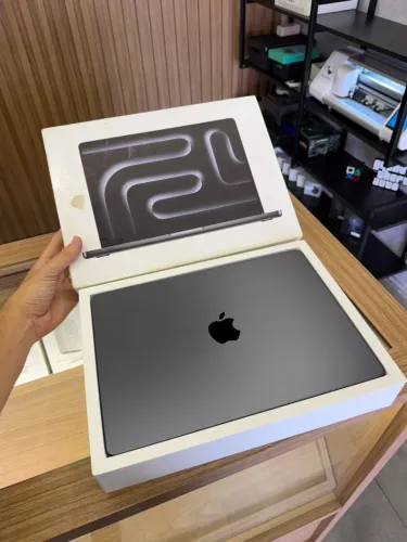 Macbook Pro M5 pro 14" 24/1tb Open box 2 ciclos