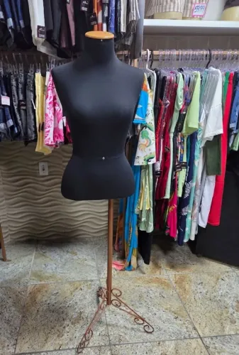 Manequim com pedestal seminovo