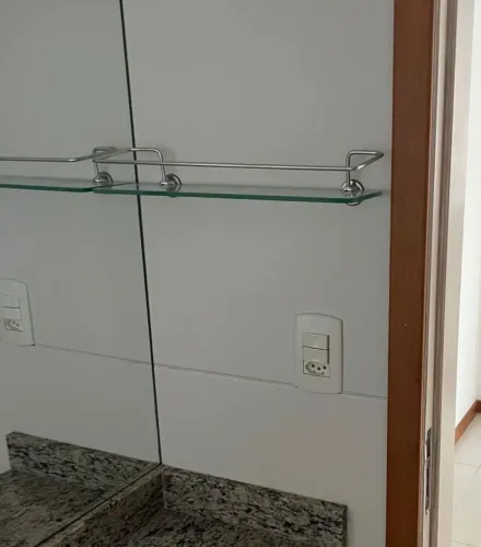 Kit com 4 prateleiras de vidro com inox