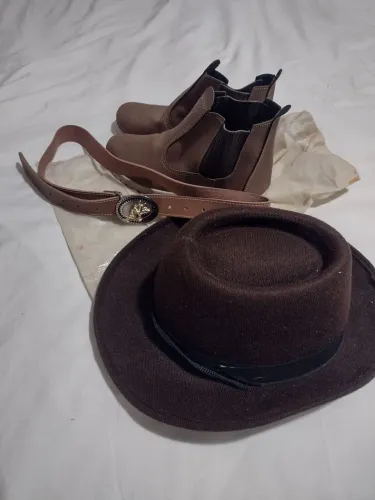 Kit bota , cinto e chapéu cowboy
