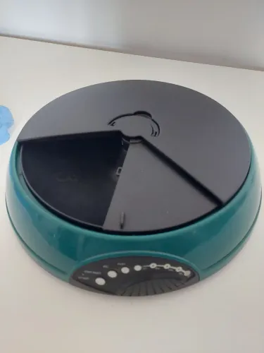 Comedouro elétrico. Programável. Para gatos e cachorros