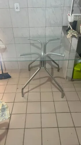 Mesa de Vidro Temperado 4 Lugares com Base em Metal