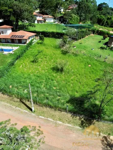 TERRENO EM CONDOMÍNIO FECHADO COM VISTA PARA O LAGO EM PIRACAIA!